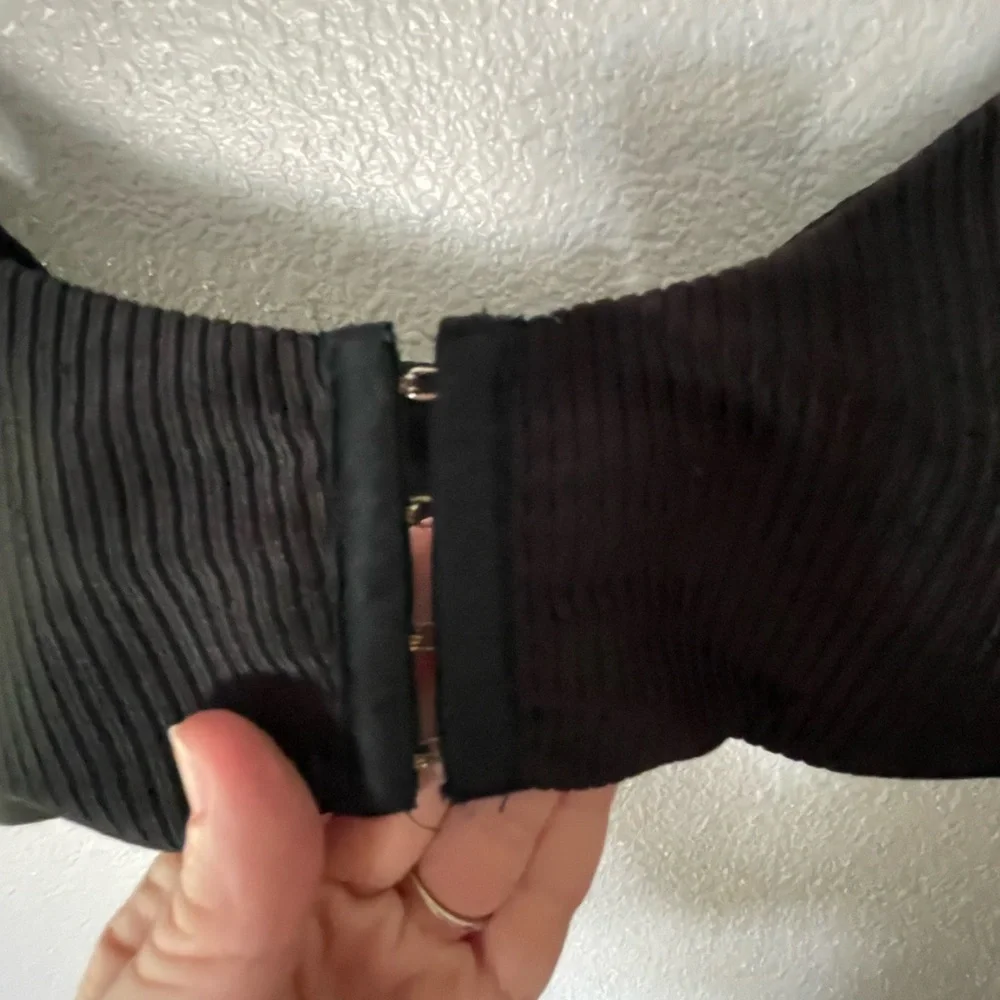 Kirra Black Ribbed Bikini Top Size Small Hooked